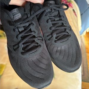 Nike flex experience rn 7 W women’s size 9 black sneaker